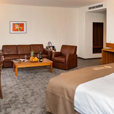 Panorama - Free Ev Charging Station Hotel